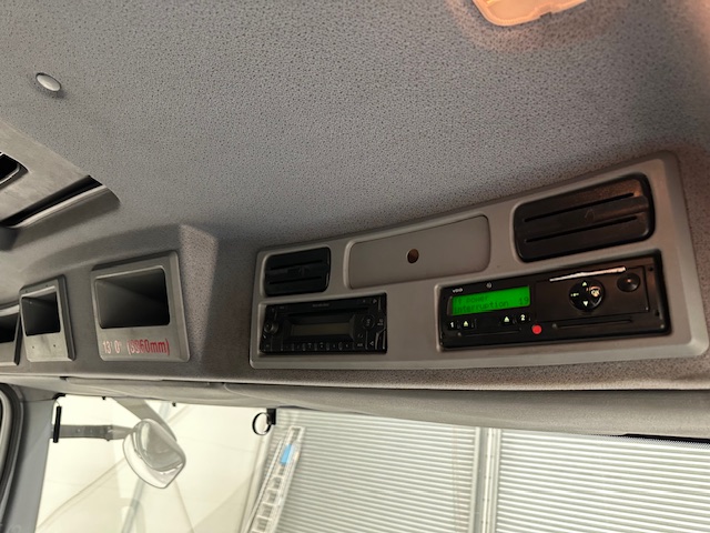 Mercedes Axor 1824 Day Cab Curtainsider Manual