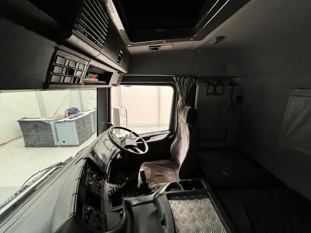 Scania P94 220 4×2 Sleeper Cab Box Van Manual