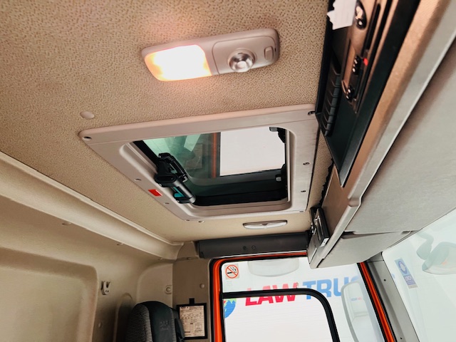 DAF CF75 310 6×2 Rear Lift Day Cab Curtainsider