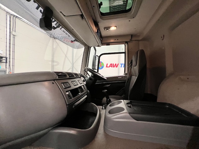 DAF CF 260 4×2 Day Cab Fridge Box