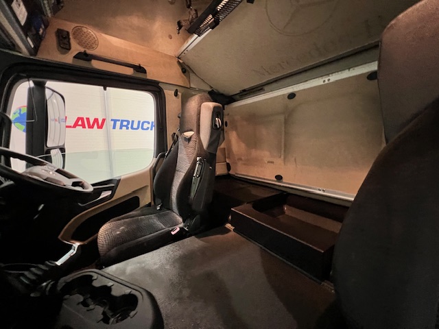 Mercedes Actros 1824 4×2 Sleeper Cab Fridge Box