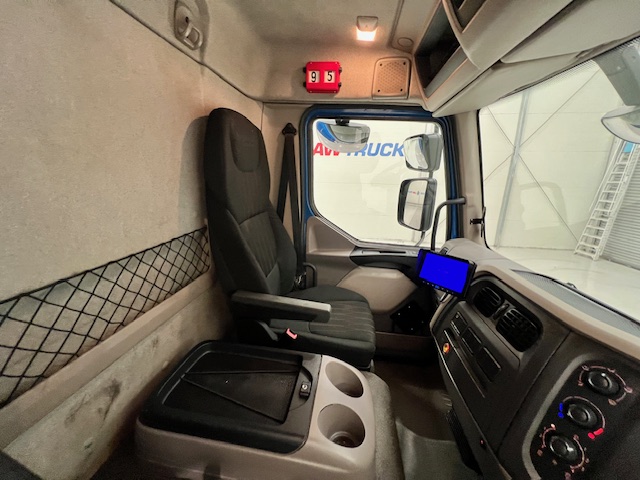 DAF LF 180 Day Cab Dropside with Tail Lift