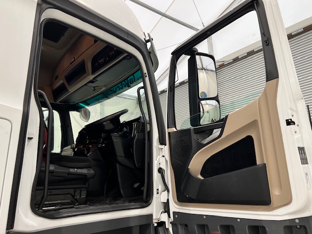 Mercedes Actros 2545 6×2 Midlift Tractor Unit