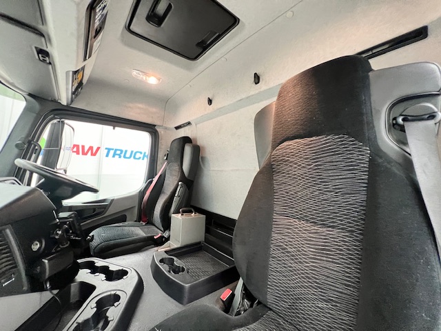 Mercedes Actros 2532 6×2 Rear Lift Day Cab Fridge Box