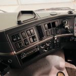 Volvo FM9 260 10 Tyre Sleeper Cab Curtainsider - thumbnail