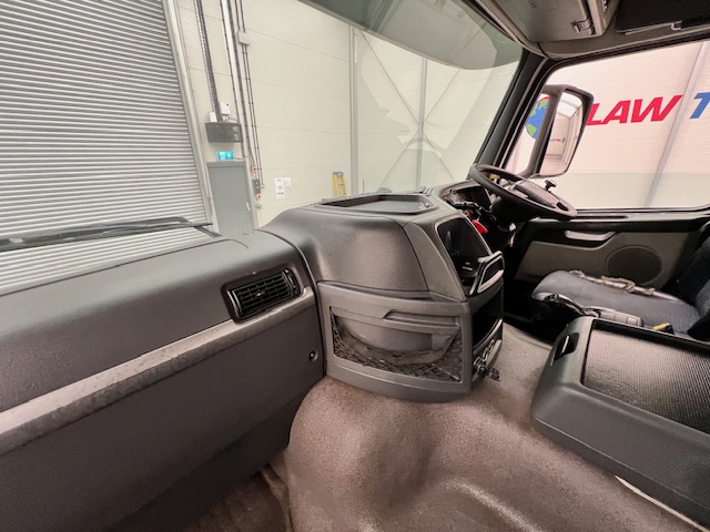 Volvo FM 460 8×4 Steel Tipper Grab