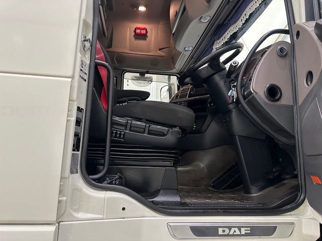 DAF XF 530 6×2 Midlift Tractor Unit