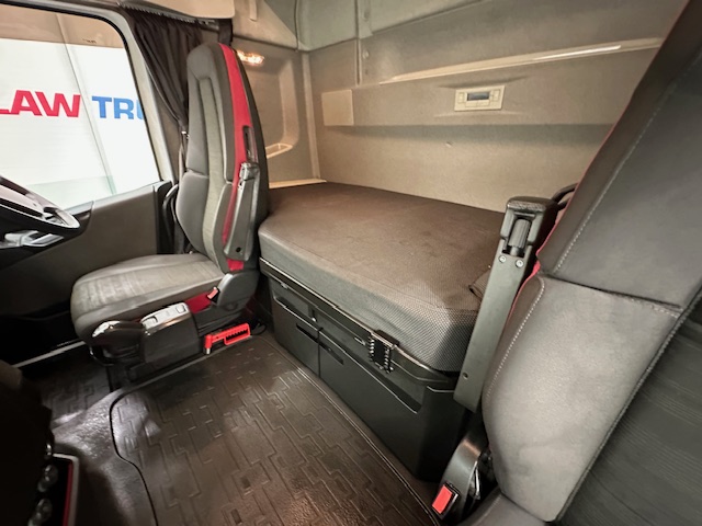 Volvo FH 500 6×2 Midlift Tractor Unit