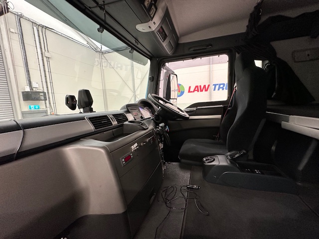 MAN TGS 26.360 6×2 Sleeper Cab Insulated Box Van