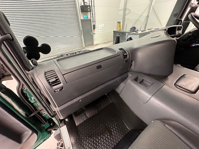Scania P250 4×2 Sleeper Cab Box Van