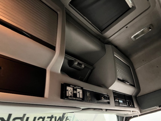 Volvo FM 450 6×2 Sleeper Cab Curtainsider