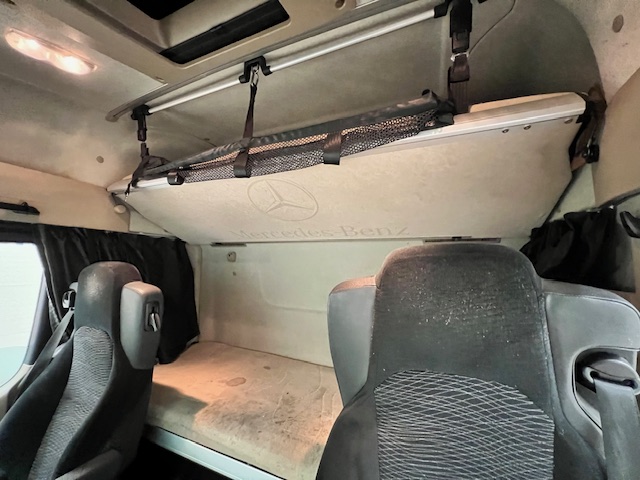 Mercedes Actros 1824 4×2 Sleeper Cab Fridge Box