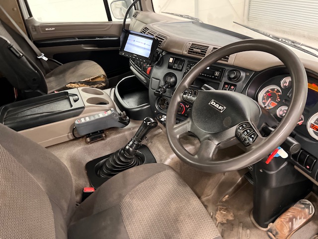 DAF CF85 410 8×4 Day Cab Hookloader Manual