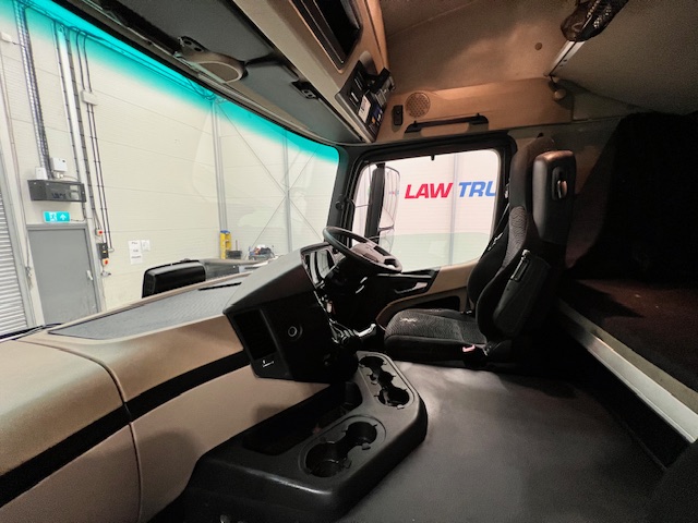 Mercedes Actros 1824 4×2 Sleeper Cab Fridge Box