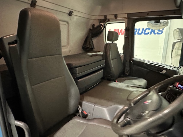 Scania P320 6×2 10 Tyre Rear Lift Insulated Box Van