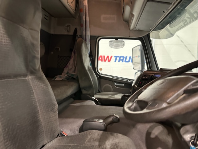 Volvo FM 300 6×2 Sleeper Cab Curtainsider