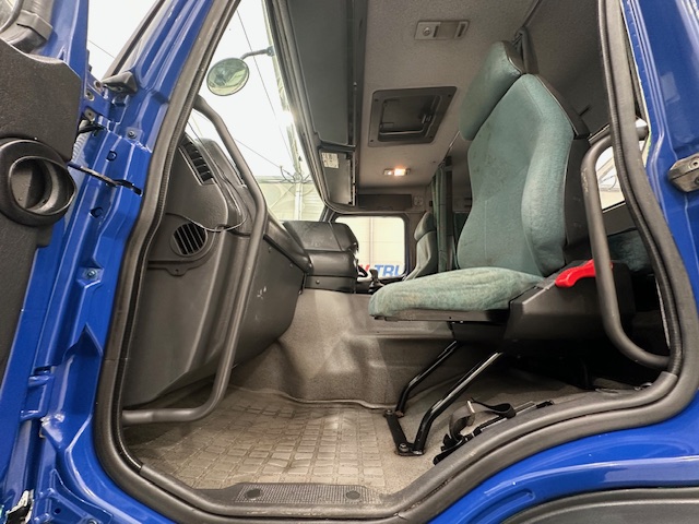 Volvo FM12 340 Rear Lift Sleeper Beavertail