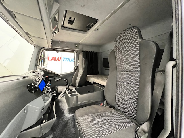 Mercedes Axor 2529 6×2 Rear Lift Sleeper Cab Fridge Box
