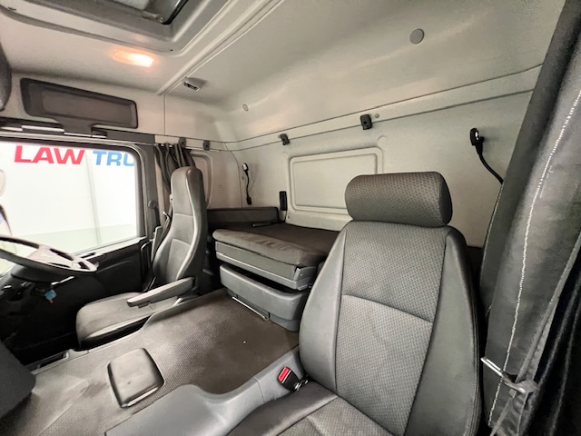Scania P250 4×2 Sleeper Cab Fridge Box