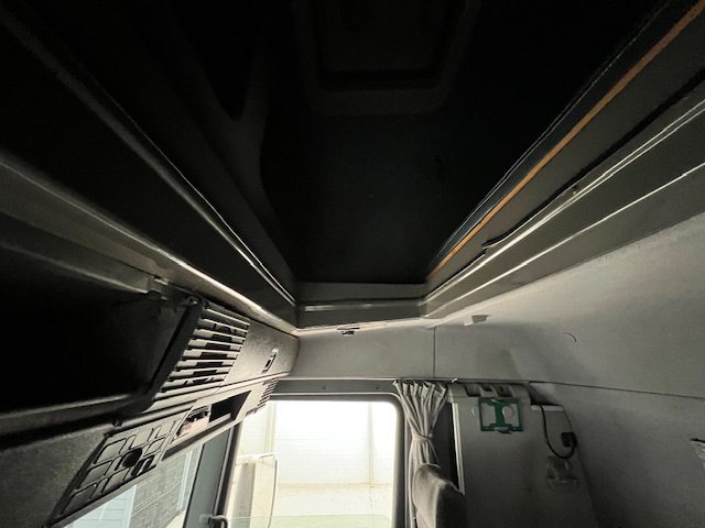 Scania P94 220 4×2 Sleeper Cab Box Van Manual