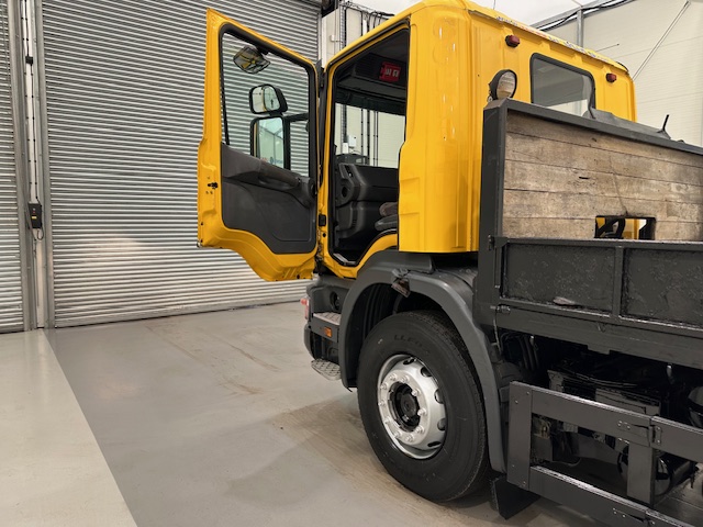 Scania 114 340 6×2 Rear Lift Day Cab Beavertail