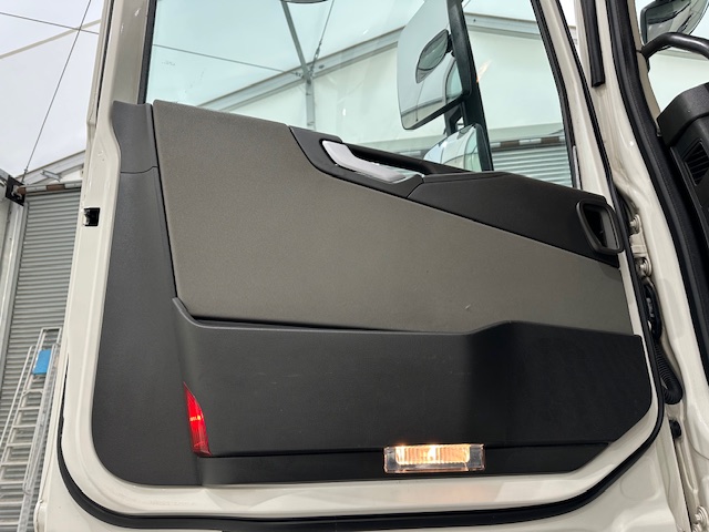 Volvo FH 500 6×2 Midlift Tractor Unit