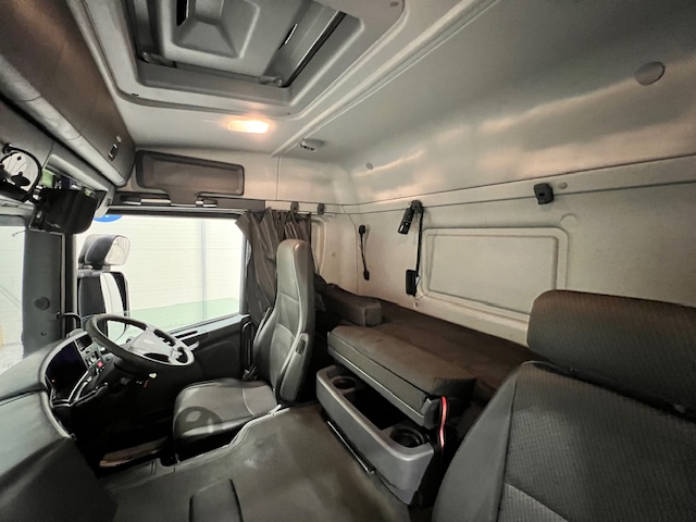 Scania P250 4×2 Sleeper Cab Fridge Box