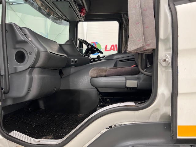Scania 114 340 6×2 Sleeper Cab Beavertail