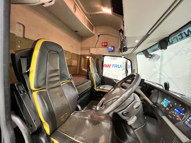 Volvo FH16 750 6×2 Midlift Tractor Unit