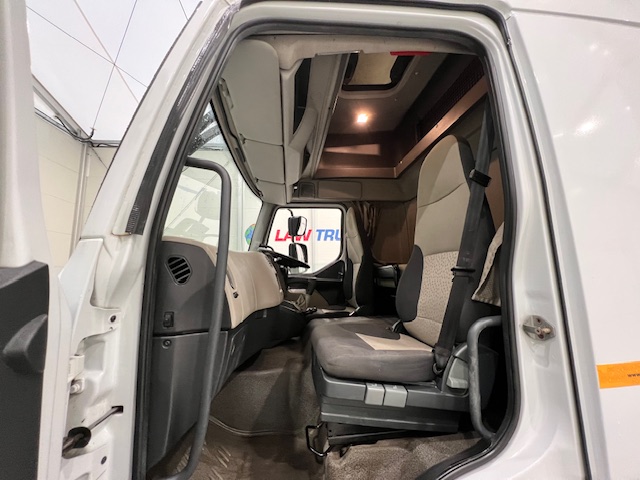 Renault Midlum 190 Sleeper Cab Box Van