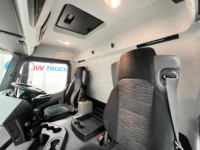Mercedes Actros 2532 6×2 Rear Lift Day Cab Fridge Box