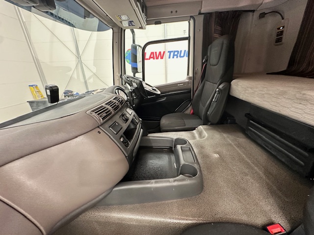 DAF CF 450 6×2 Space Cab Tractor Unit