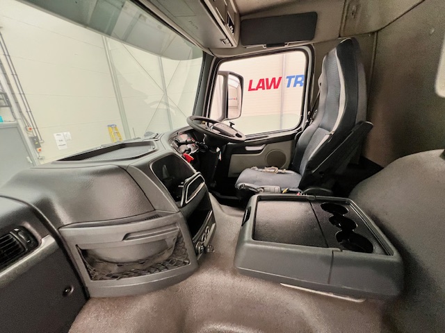 Volvo FM 460 8×4 Steel Tipper Grab