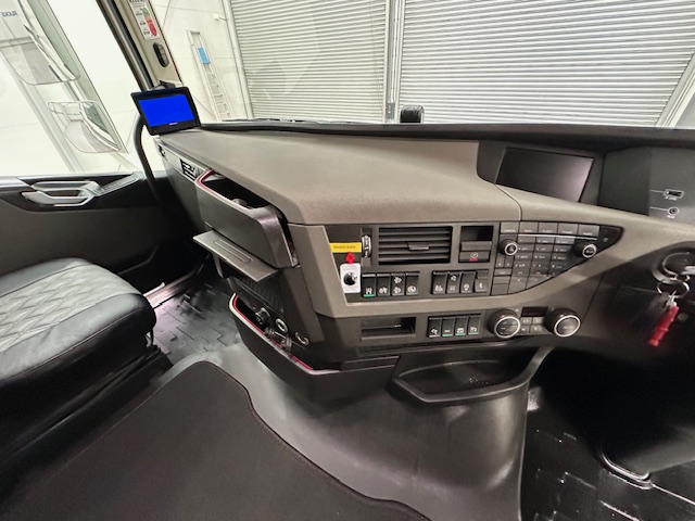 Volvo FH 500 6×2 Midlift Tractor Unit PTO