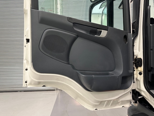 Scania P280 6×2 Rear Lift Day Cab Fridge Box Manual