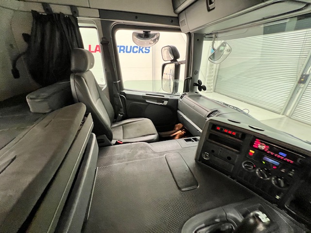 Scania P370 8×4 Sleeper Cab Skip Loader