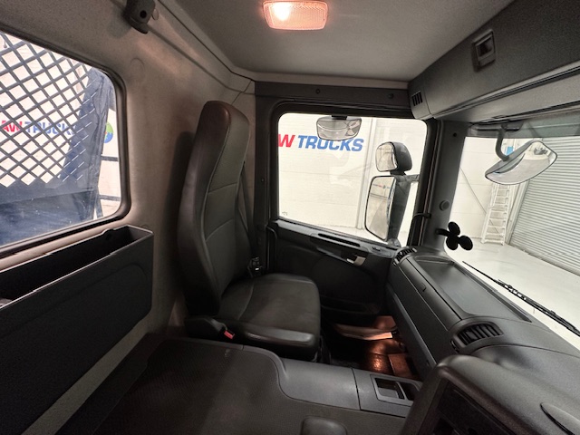 Scania P250 4×2 Day Cab Skip Loader