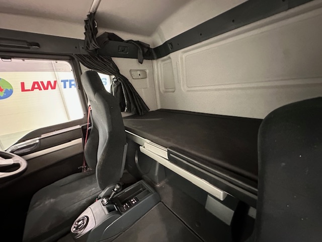 MAN TGS 26.360 6×2 Sleeper Cab Insulated Box Van