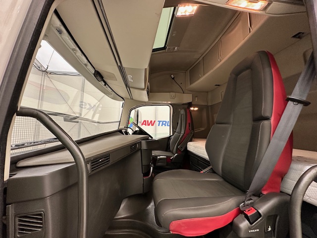Volvo FH 500 Euro 5 6×2 Tractor Unit Safari Edition