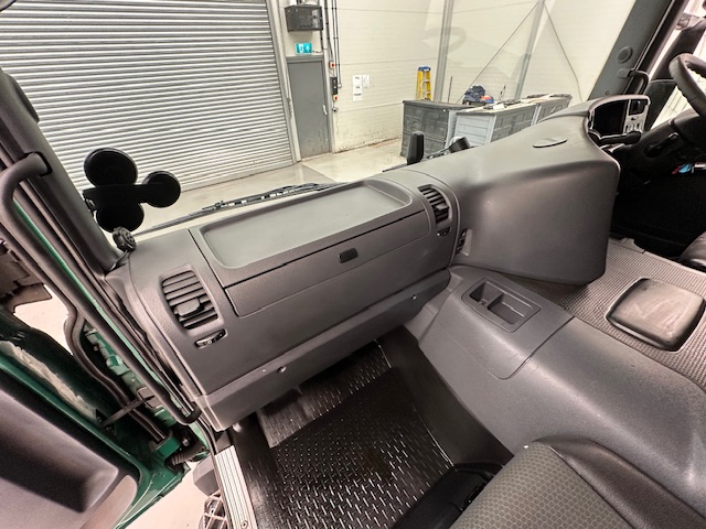 Scania P250 4×2 Sleeper Cab Box Van
