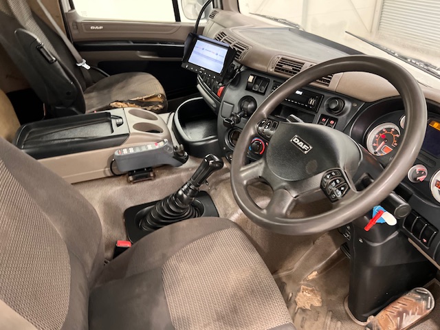 DAF CF85 410 8×4 Day Cab Hookloader Manual
