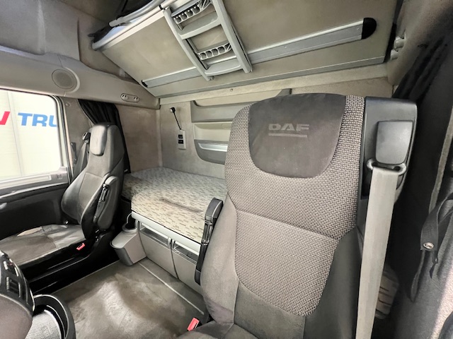 DAF XF 460 4×2 Super Space Cab Tractor Unit