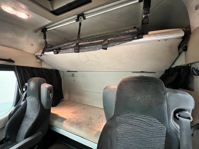 Mercedes Actros 1824 4×2 Sleeper Cab Fridge Box
