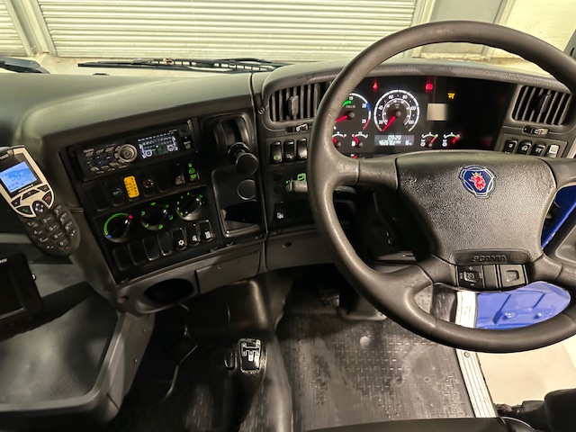 Scania R420 6×2 Rear Lift Brick Grab Drawbar