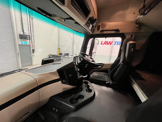 Mercedes Actros 1824 4×2 Sleeper Cab Fridge Box