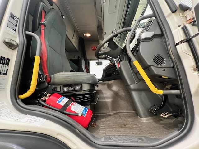 Volvo FM 450 Dropside Brick Grab Drawbar