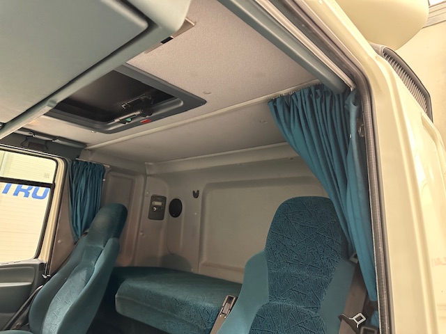 DAF CF65 220 Sleeper Cab Curtainsider Manual