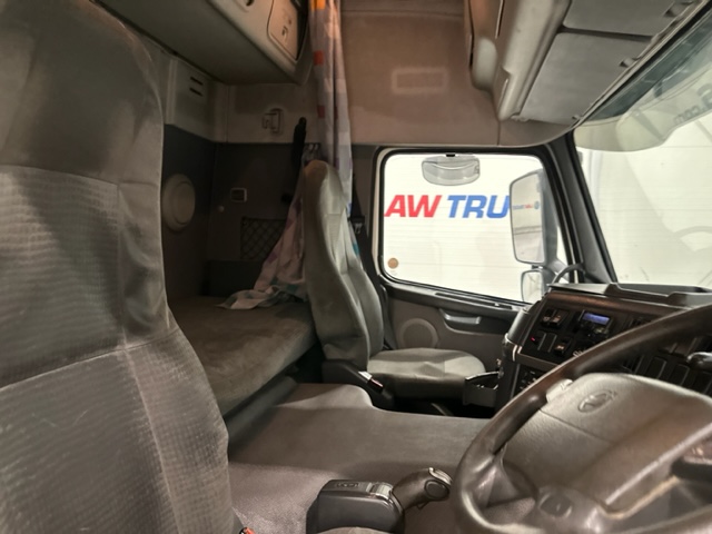 Volvo FM 300 6×2 Sleeper Cab Curtainsider