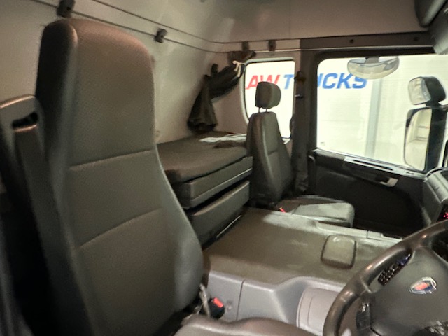 Scania P320 6×2 10 Tyre Rear Lift Insulated Box Van