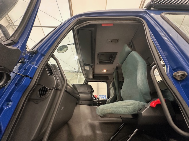 Volvo FM12 340 Rear Lift Sleeper Beavertail